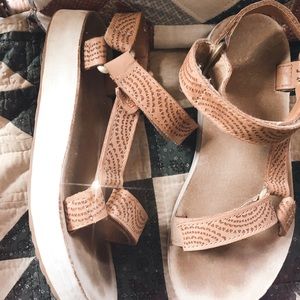 Teva Universal Midform Leather